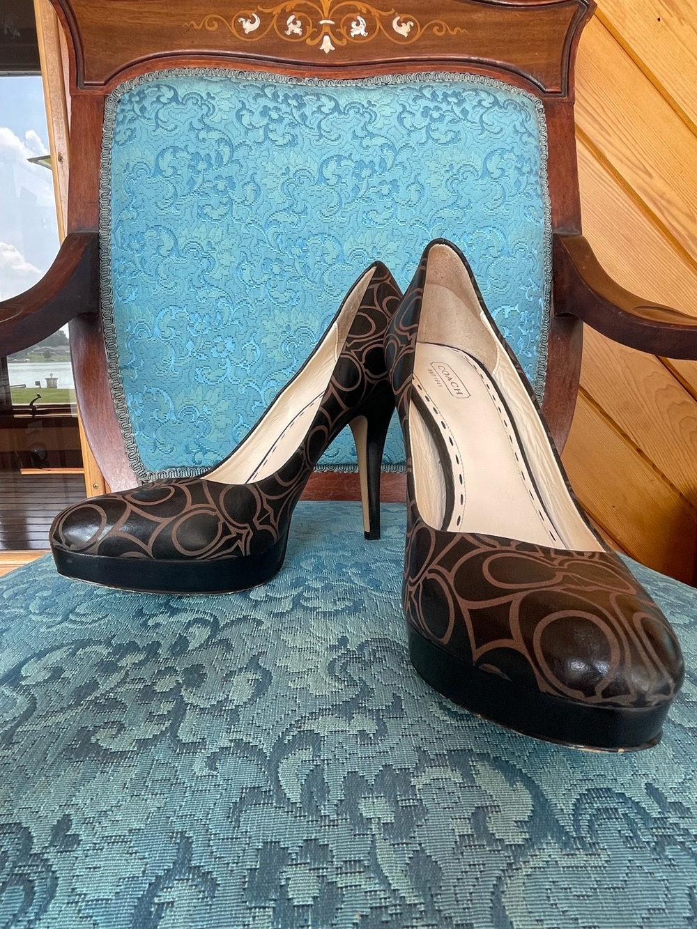 Coach Basil Black & Whiskey Logo Platform Pumps Heels size 10B
